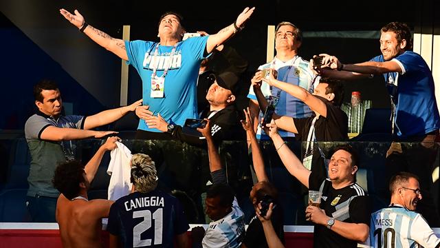La chapka d’or : Maradona et le show en tribunes