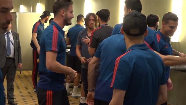 Mundial Rusia 2018: Puyol visita a la Selección antes de jugarse los octavos contra Rusia Mundial Rusia 2018: Puyol visita a la Selección antes de jugarse los octavos contra Rusia