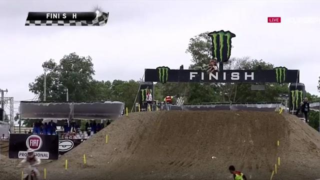 Cairoli vince gara 1 in Indonesia e rosicchia 3 punti a Herlings Cairoli vince gara 1 in Indonesia e rosicchia 3 punti a Herlings
