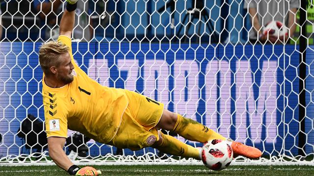 Schmeichel paratutto (o quasi) in Croazia-Danimarca sotto gli occhi del fiero papà Peter