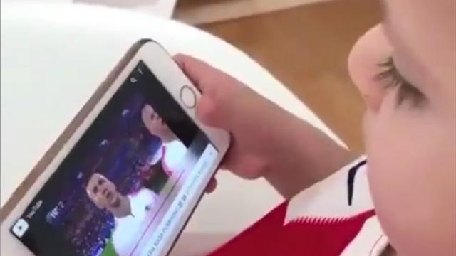 El vídeo más tierno: El hijo de Lovren recita la alineación de Croacia El vídeo más tierno: El hijo de Lovren recita la alineación de Croacia