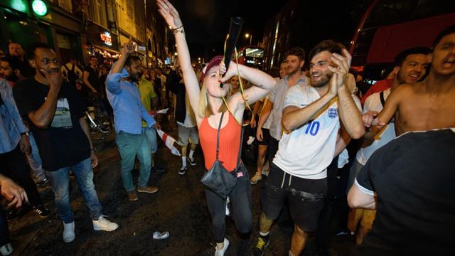 ¡Locura en Inglaterra! Celebraciones por doquier tras el dramático pase a cuartos ante Colombia ¡Locura en Inglaterra! Celebraciones por doquier tras el dramático pase a cuartos ante Colombia