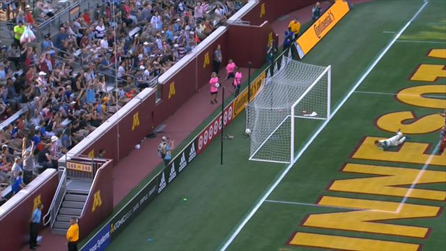 Extérieur en lucarne et deux lobs géniaux : Quintero a illuminé Minnesota-Toronto (4-3)