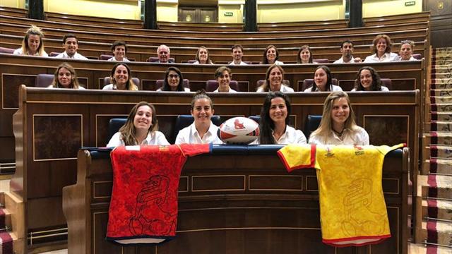 Las Leonas visitan el Congreso de los Diputados previo al Mundial de rugby