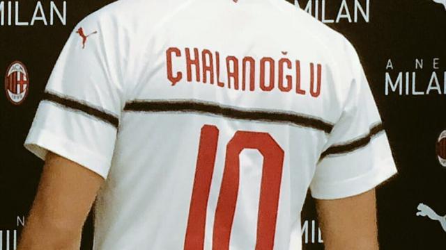 Milan blamiert sich mit neuem Çalhanoğlu-Trikot