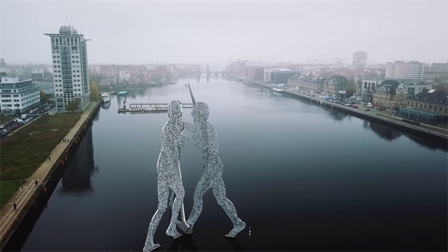 Ride the city: Berlino e i segreti delle bici fantasma, da abbandonate a simbolo della città Ride the city: Berlino e i segreti delle bici fantasma, da abbandonate a simbolo della città