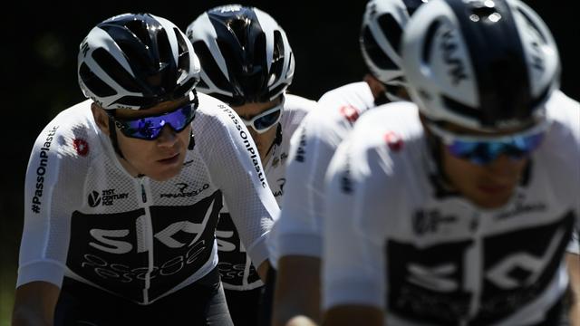 Weer moet Froome van de fiets...tweemaal!