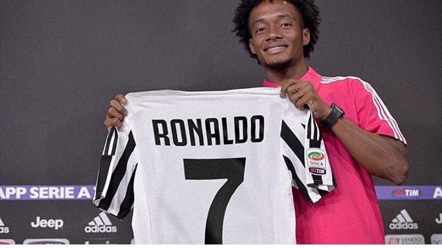 Juventus, Cuadrado cede la 7 a Cristiano Ronaldo e lo annuncia con un divertente tweet