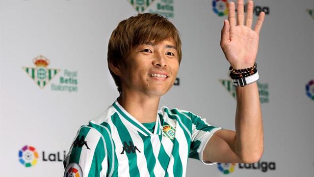 El japonés Takashi Inui, presentado en Tokio como nuevo jugador del Betis