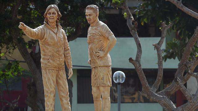 Lebensgroße Statuen: Peru ehrt Guerrero und Gareca