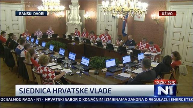 Члены правительства Хорватии вдохновились успехом сборной и пришли на заседание в шахматных джерси