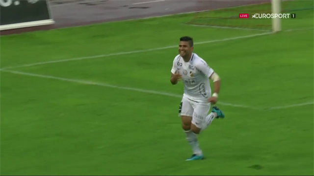 Paulinho utökar till 2-0 kort efter ledningsmålet Paulinho utökar till 2-0 kort efter ledningsmålet