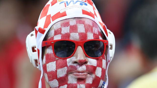Das steckt hinter Kroatiens Badekappen-Fans