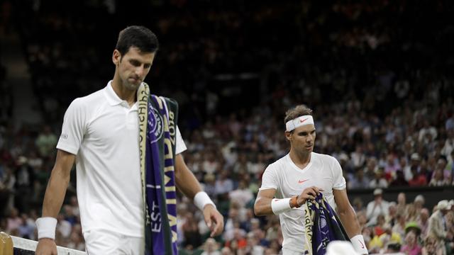 Djokovic domina por (6-4, 3-6 y 7-6-9-) a Nadal, el partido se reanudará este sábado a las 14:00