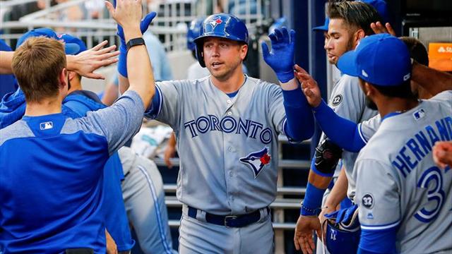 7-13. Smoak pega dos jonrones contra los Medias Rojas