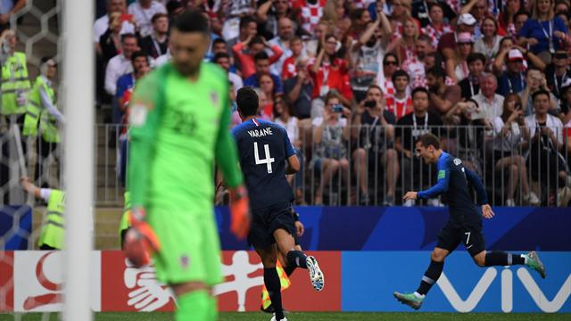 La moviola di Francia-Croazia: dubbi sulla punizione dell'1-0, netto il mani di Perisic