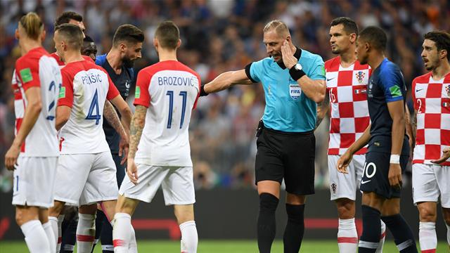 La polémica: Gol de Francia precedido de una falta inexistente y un penalti pitado con el VAR