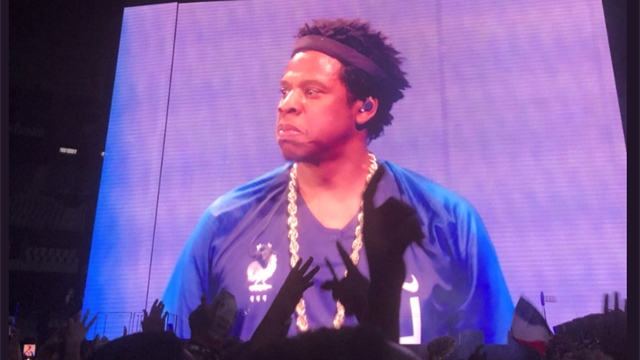 En plein concert au Stade de France, Jay-Z et Beyoncé arborent le maillot des Bleus avec 2 étoiles