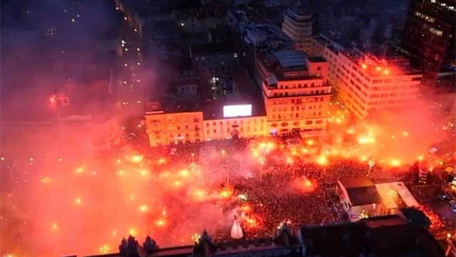 Croazia, un rientro da eroi: 300mila persone festeggiano a Zagabria Croazia, un rientro da eroi: 300mila persone festeggiano a Zagabria