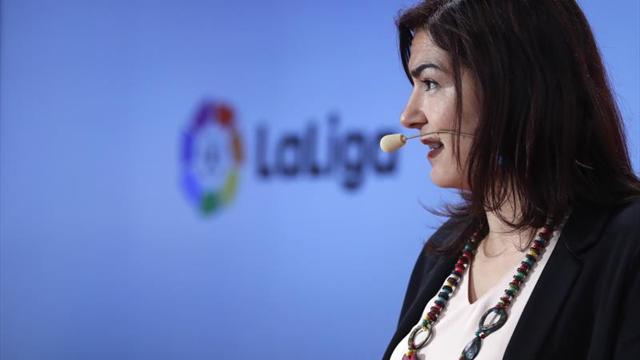 Rienda, presidenta del CSD, visita el pabellón de lucha del CAR
