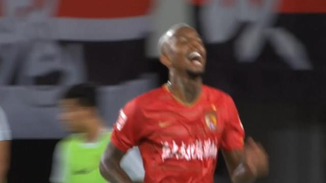 Tête, enroulé des 20 mètres, coup-franc... en Chine, Talisca se régale déjà Tête, enroulé des 20 mètres, coup-franc... en Chine, Talisca se régale déjà