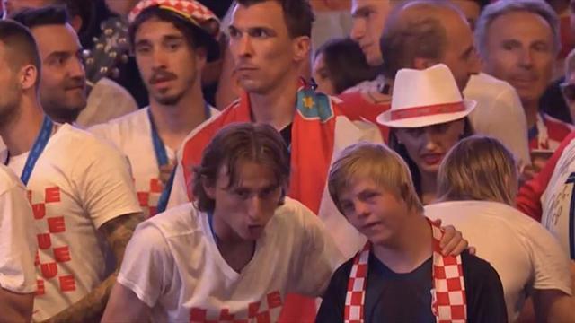 Modric, cuore di capitano: fa festa sul palco con un fan con la sindrome di down