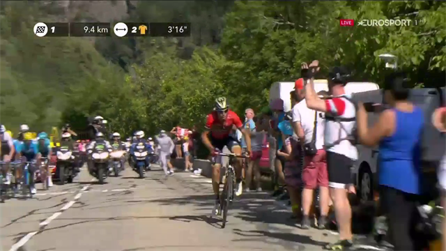 Vincenzo Nibali attacca sull'Alpe d'Huez: bellissimo scatto a 10 km dal traguardo Vincenzo Nibali attacca sull'Alpe d'Huez: bellissimo scatto a 10 km dal traguardo