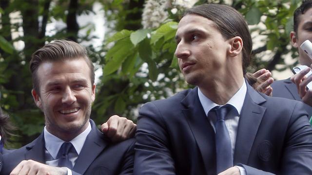 Ibrahimovic sur la statue de Beckham : "J'espère qu'elle sera aussi belle que lui" Ibrahimovic sur la statue de Beckham : "J'espère qu'elle sera aussi belle que lui"
