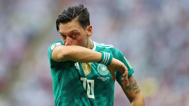 Özil dice addio alla Germania: "Clima razzista nei miei confronti"