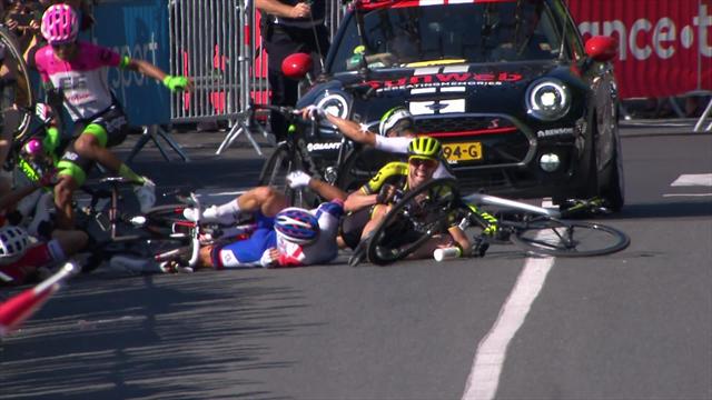 Tour de Francia 2018 (15ª etapa): La caída estrepitosa en el kilómetro final Tour de Francia 2018 (15ª etapa): La caída estrepitosa en el kilómetro final