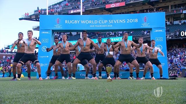 Nuova Zelanda campione del mondo di Rugby a 7, Haka a petto nudo per celebrare la vittoria Nuova Zelanda campione del mondo di Rugby a 7, Haka a petto nudo per celebrare la vittoria