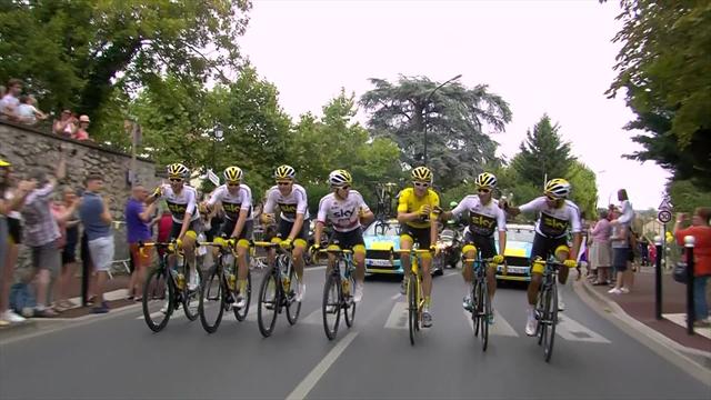 Фрум, Томас и герои из Team Sky вальяжно распивают шампанское на парадном этапе «ТДФ» Фрум, Томас и герои из Team Sky вальяжно распивают шампанское на парадном этапе «ТДФ»