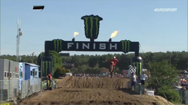 Jeffrey Herlings vittoria col brivido: cade all'ultimo giro ma vince gara-2 davanti a Tony Cairoli Jeffrey Herlings vittoria col brivido: cade all'ultimo giro ma vince gara-2 davanti a Tony Cairoli