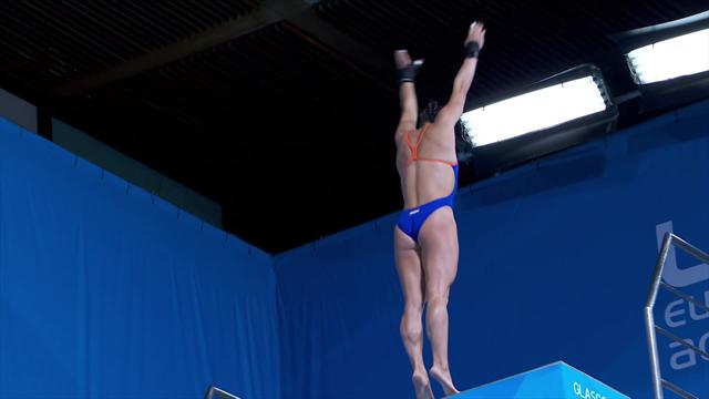 Schoonspringster Celine van Duijn pakt goud op de 10-metertoren