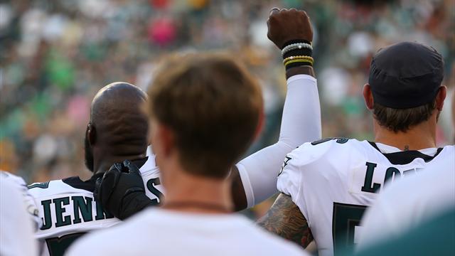 Eagles-Spieler erheben Fäuste bei der Nationalhymne