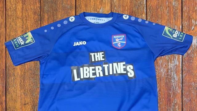 Британская группа The Libertines стала спонсором команды из шестой лиги и взорвала спрос на майки