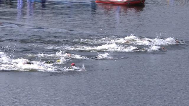 Finale al fotofinish nella 5 km di nuoto di fondo a squadre: guarda gli highlights Finale al fotofinish nella 5 km di nuoto di fondo a squadre: guarda gli highlights