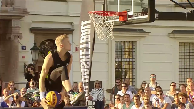Air Time beim Dunk-Contest! Kein Hindernis ist zu hoch Air Time beim Dunk-Contest! Kein Hindernis ist zu hoch
