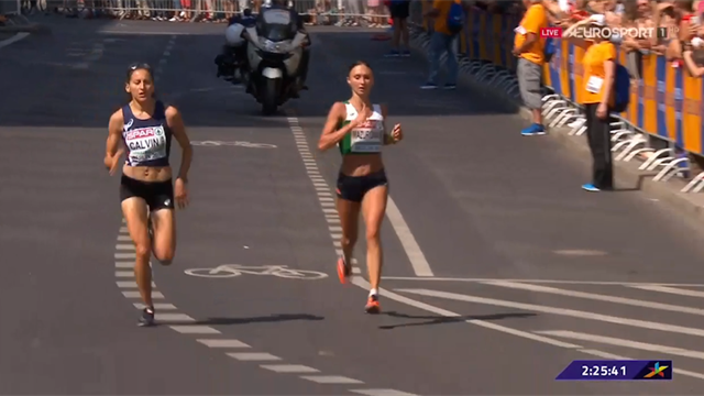 Sbaglia strada ma poi recupera e vince la volata: Volha Mazuronak oro nella maratona Sbaglia strada ma poi recupera e vince la volata: Volha Mazuronak oro nella maratona