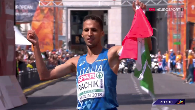 Che cuore, Yassine Rachik! Vince il bronzo nella maratona e stramazza di fatica al traguardo Che cuore, Yassine Rachik! Vince il bronzo nella maratona e stramazza di fatica al traguardo