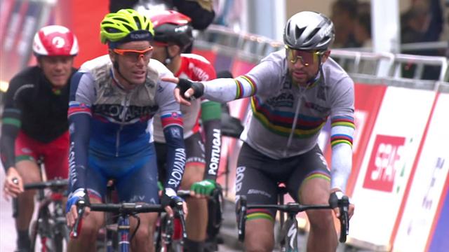 Clamoroso! Peter Sagan si ritira a 85 km dal traguardo, la corsa perde uno dei favoriti Clamoroso! Peter Sagan si ritira a 85 km dal traguardo, la corsa perde uno dei favoriti