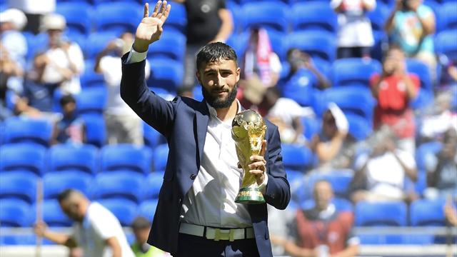 Fekir a présenté la coupe du monde au public lyonnais