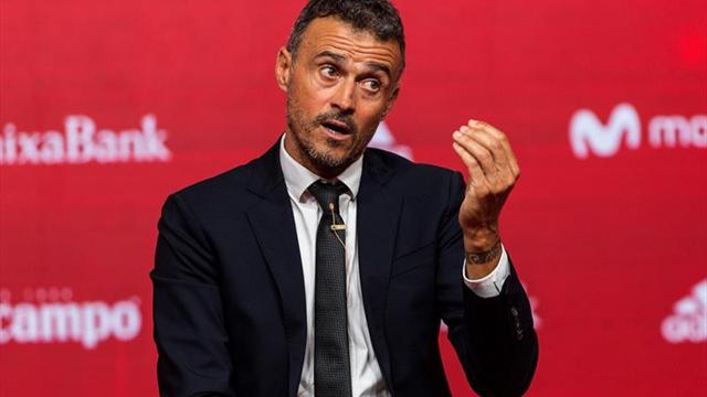 Luis Enrique: "Hay que aceptar decisión de Piqué y reconocer su trayectoria"