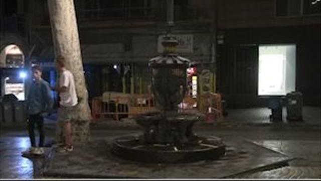 El sorprendente aspecto de la fuente de Canaletas tras el triunfo del Barça en la Supercopa El sorprendente aspecto de la fuente de Canaletas tras el triunfo del Barça en la Supercopa