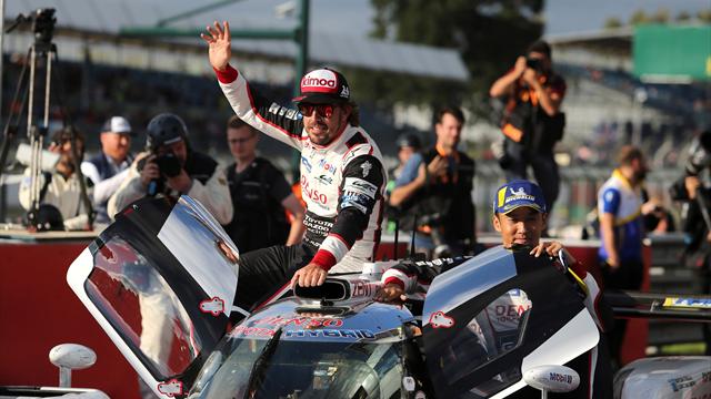 Salida difícil, pasadas geniales y alegría final: Así fue la épica victoria de Alonso en Silverstone Salida difícil, pasadas geniales y alegría final: Así fue la épica victoria de Alonso en Silverstone