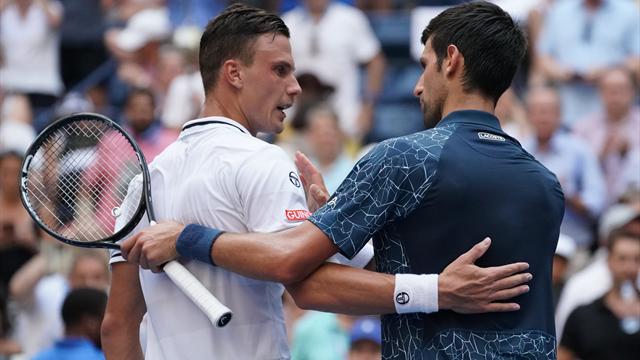 Un coup de chaud, une frayeur… et Djoko s’est bien repris
