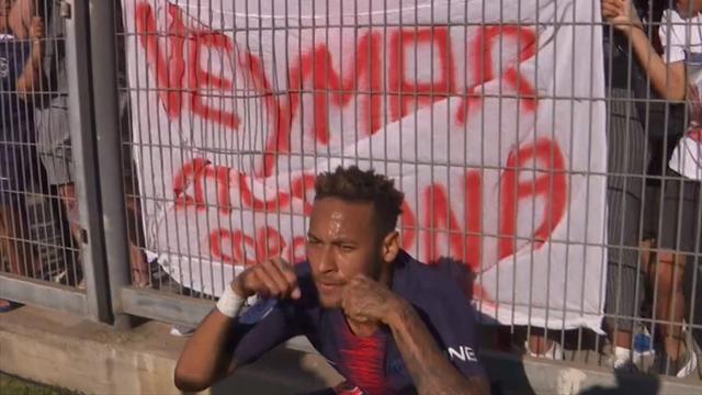 Neymar se venga de una pancarta que le llama llorón en un partido loco con gol olímpico de Di María