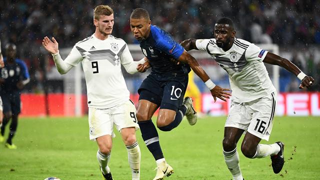 Müller bluffé par Mbappé : "Il faut au moins deux joueurs pour le stopper..." Müller bluffé par Mbappé : "Il faut au moins deux joueurs pour le stopper..."