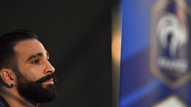 Pamela Anderson aurait quitté Adil Rami après sa demande en mariage Pamela Anderson aurait quitté Adil Rami après sa demande en mariage