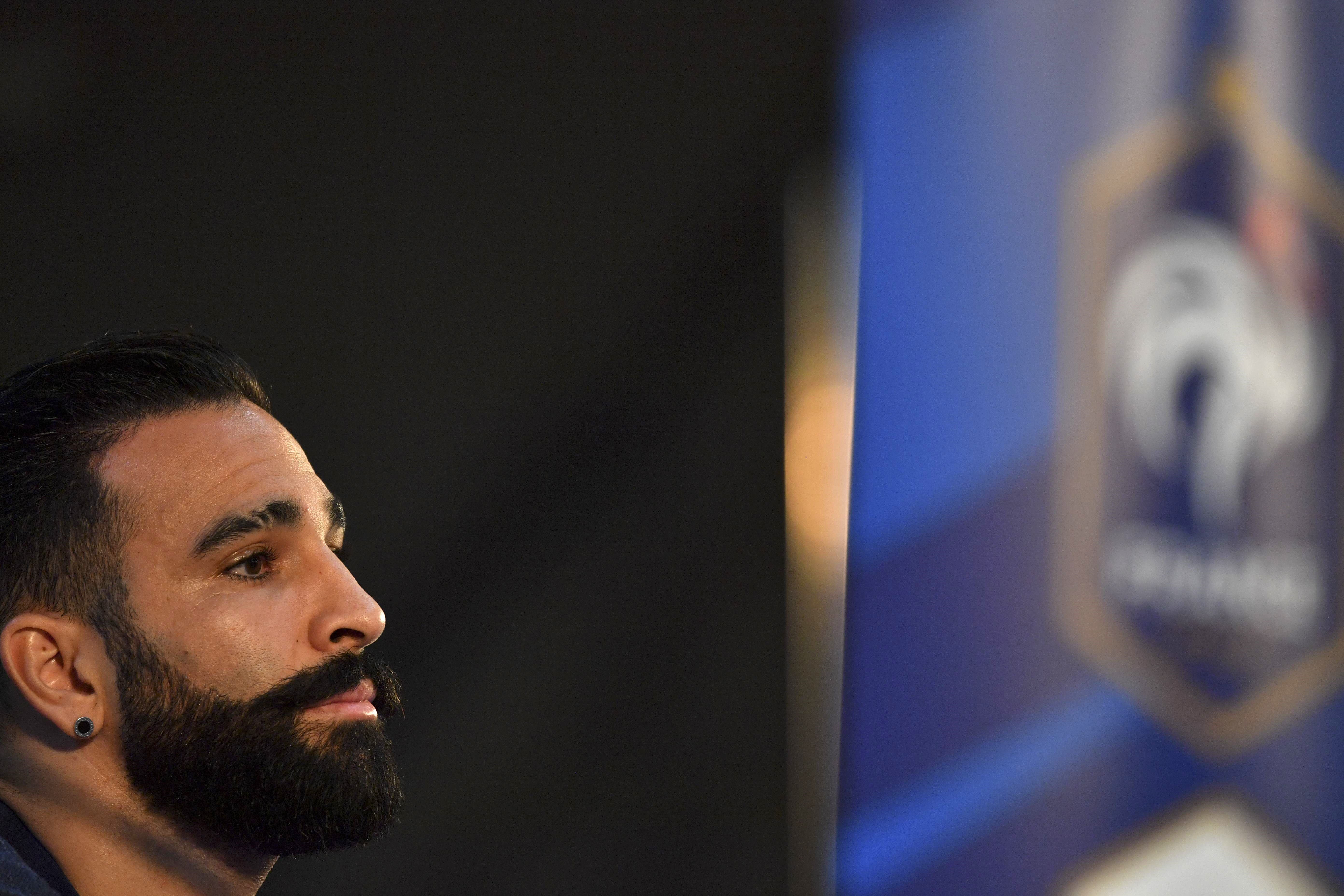 Adil Rami en conférence de presse lors de la Coupe du monde 2018.